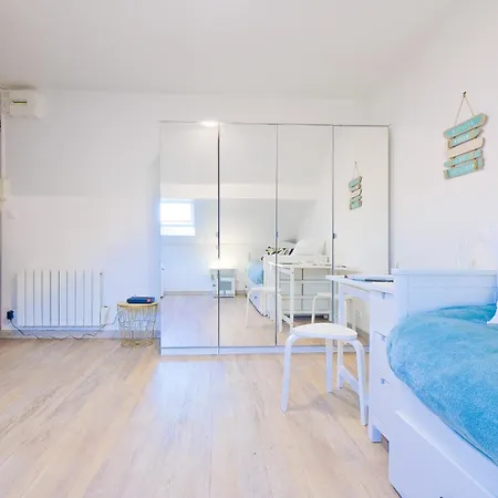 Le De Louise Apartment *