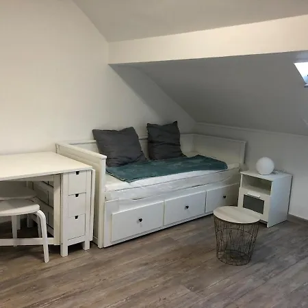 Le De Louise, Equipe, Lumineux Apartman